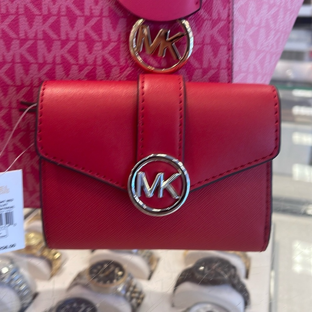 MICHAEL KORS
Carmen Medium Faux Leather Wallet
Bright Red
NWT